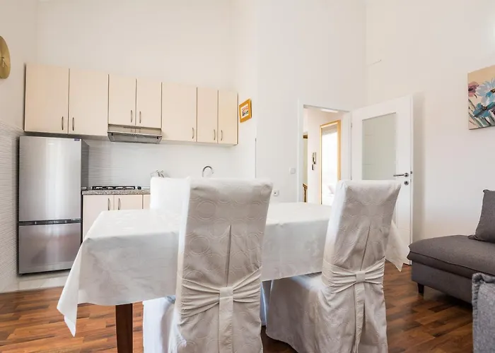 Apartments Medanic - Private Pool