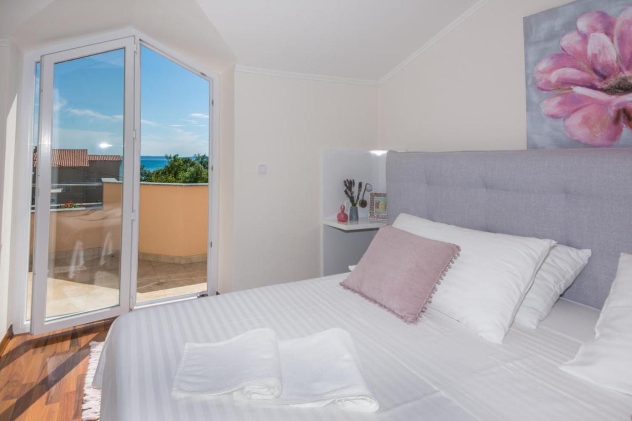 Medanic - Private Pool Apartment